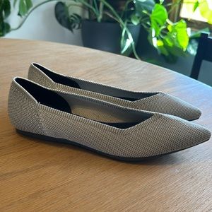 Women’s new never worn! Rothy’s The Point Flats!